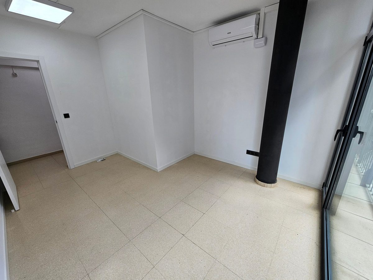 Despacho privado disponible Santa Coloma