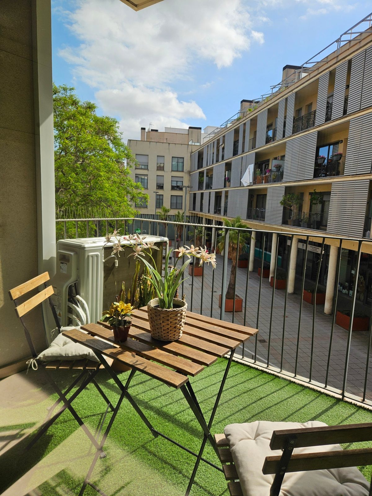 Terraza coworking Santa Coloma